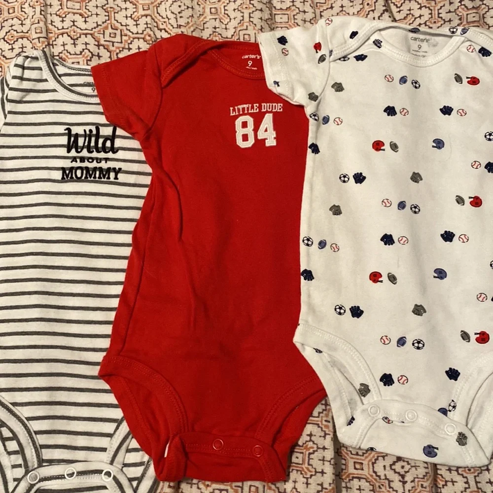 Carter’s onesie bundle - Picture 3 of 3